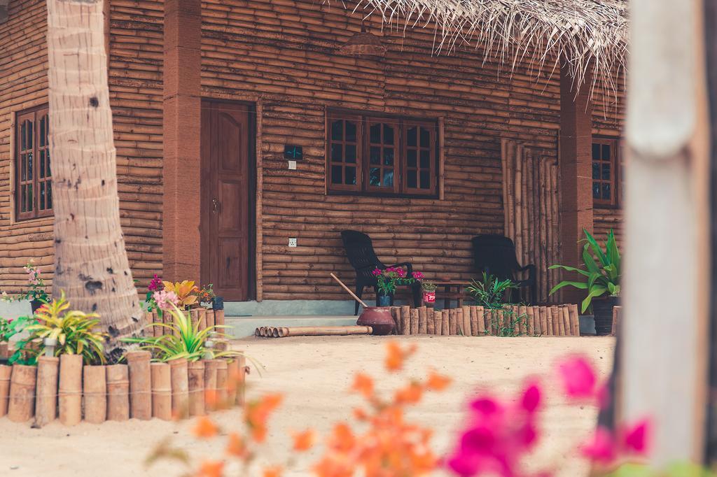 Surfpoint Sri Lanka Kite Village Kalpitiya Exterior photo